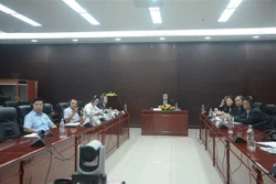 岘港市与瑞典布罗斯市加强科学教育合作