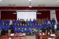  胡志明主席关于青年的思想座谈会在老挝举行
