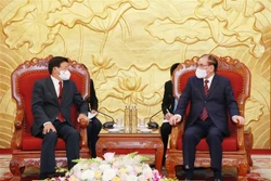 老挝人民革命党总书记、国家主席通伦会见前越共中央总书记农德孟和前国家主席陈德良