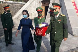 崑嵩省为抗美英烈举行追悼会和安葬仪式