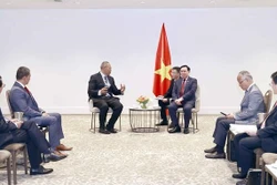 越南国会主席王廷惠会见新西兰企业界代表