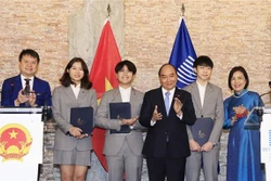越南国家主席阮春福见证WIPO青年大使荣誉称号颁授仪式