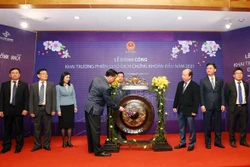 河内证券交易所举行2021年首个交易日开市敲锣仪式