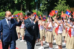老挝媒体：通伦·西苏里访越之旅彰显老挝在维护与发展越老传统关系的一贯立场
