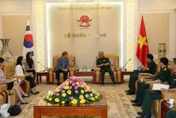 越南国防部副部长阮志咏上将会见韩国国际合作机构驻越南办事处首席代表