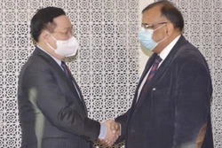 国会主席王廷惠会见印度石油天然气公司首席执行官古布塔