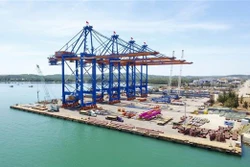 Doosan Vina向Gemalink国际港口出口2台超长超重型起重机