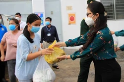 胡志明市建议政府援助28万亿越盾和14.2多万吨大米以照顾老百姓