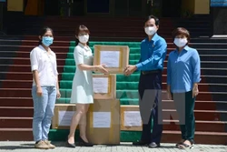 越通社继续为岘港市提供医疗防护物资