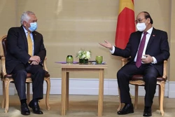 国家主席阮春福会见智利卫生部部长帕里斯