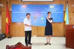 越南向乌克兰人民赠予口罩和现金 用于抗击新冠肺炎疫情