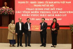 河内市向中部和西原地区灾区提供910亿越盾的援助款项