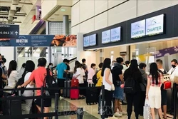 新冠肺炎疫情：在美国休斯敦的近350名越南公民已安全回国