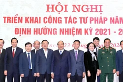 越南政府总理阮春福：致力解决法律系统中的交叉、矛盾问题