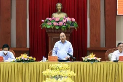 越南国家主席阮春福：调动前江省集体经济发展合力