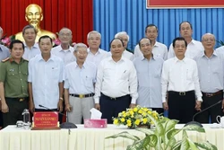 阮春福向安江省原领导拜年 出席大米加工厂落成典礼