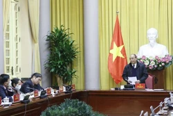  阮春福会见越南经济科学协会的专家和科学家