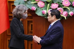 政府总理范明政会见任期届满前来辞行拜会的加拿大驻越大使