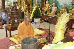 旅外越南人缅怀在鬼鹿角礁上牺牲的64名战士