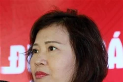 越南工贸部原党组干事会委员、原副部长胡氏金钗受党纪处分