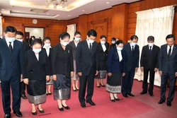 越南驻老挝、新加坡、印尼和柬埔寨大使馆为原越共中央总书记黎可漂举行吊唁仪式