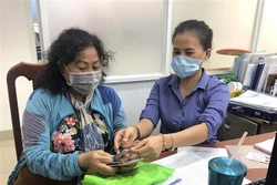 督促全面展开遭受新冠肺炎疫情影响的民众帮扶政策