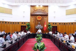政府总理阮春福与槟椥省领导举行工作会谈