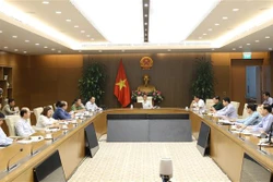 新冠肺炎疫情：严格遵守入境人员管理规定