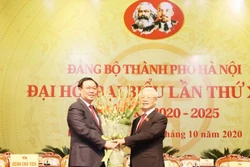 迎接党的十三大：越共中央总书记、国家主席阮富仲出席越共河内市第十七次代表大会