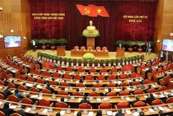越共十三届四中全会闭幕