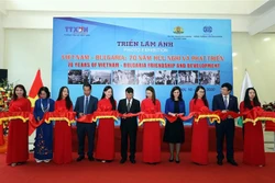 庆祝越保两国建交70周年的图片展亮相河内