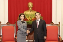 越共中央经济部长阮文平会见来越履新的澳大利亚驻越大使