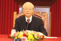 越共中央总书记阮富仲与古共中央第一书记、古巴共和国国家主席迪亚斯·卡内尔通电话