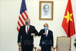 越南政府总理阮春福会见美国国务卿蓬佩奥