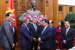 越南政府总理范明政会见美国航空租赁公司董事长