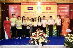 胡志明市向柬埔寨留学生提供5亿越盾奖学金