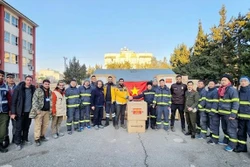 土耳其和叙利亚强震：越南国际救援队向土耳其捐赠2吨医疗物资