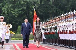 政府总理范明政举行仪式 欢迎新西兰总理杰辛达·阿德恩访问越南