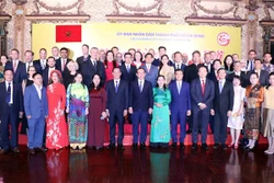 胡志明市领导会见外国驻该市总领事和国际组织代表