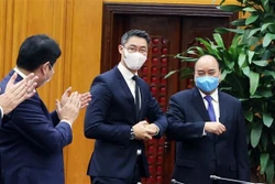 越南政府总理阮春福会见前德国副总理罗斯勒