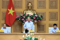 阮春福总理主持工资制度改革会议