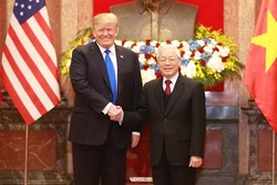 越共中央总书记、国家主席阮富仲与美国总统特朗普举行会谈 