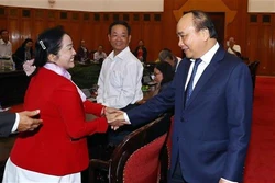 越南政府总理阮春福会见岘港市海州郡革命有功者代表