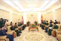 越南人民军总参谋长会见柬埔寨皇家武装部队总司令