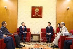 哈萨克斯坦议会下院议长与河内大学教师与大学生交流