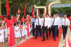越南党和国家领导人与全国学生共迎新学年