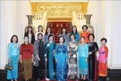 越共中央民运部部长张氏梅会见东盟妇女小组