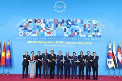 越南政府总理阮春福出席东盟与韩国伙伴关系30周年纪念峰会首场会议