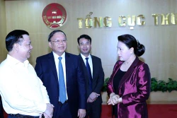 越南国会主席阮氏金银莅临国家税务总局调研
