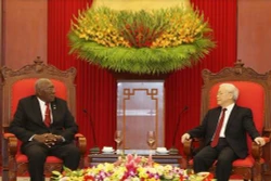 越共中央总书记阮富仲会见古巴党和国家领导